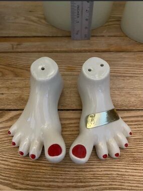 Novelty Ceramic Foot Salt and Pepper Shakers with Red Nail Polish Detail Florida
